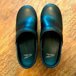 Size 9 or 39 European size. Women’s Dansko Black Clogs. Great solid work shoes